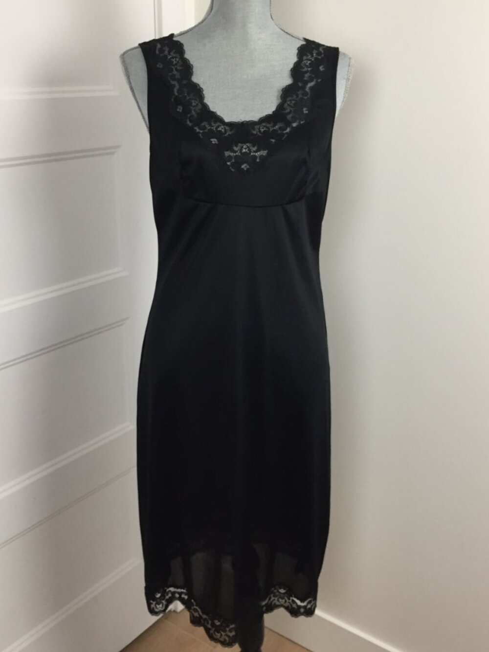 Vintage Midi Slip sz L- Black